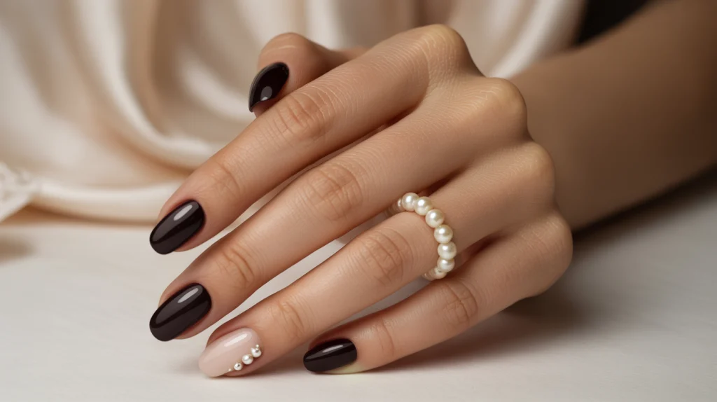 Pearl Accent Perfection: Elegant Black Nail Combo